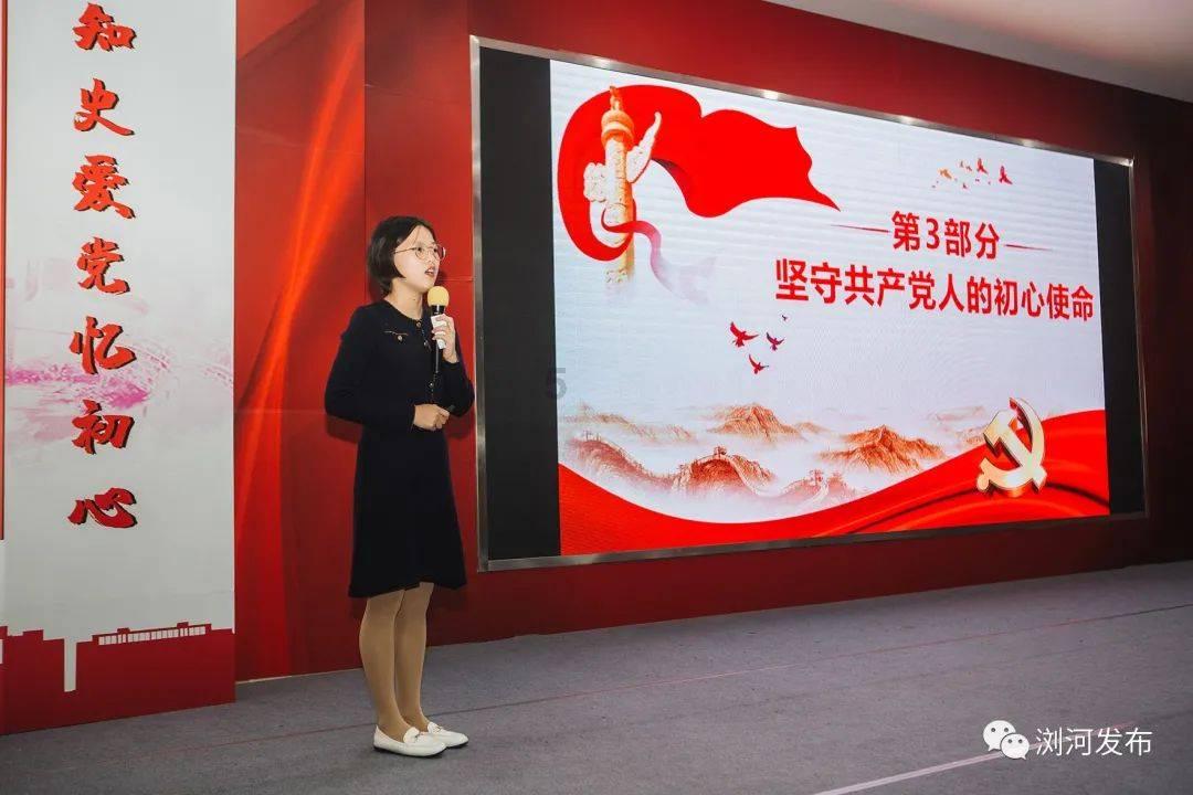 哈尔滨哈药六厂版画博物馆开放，游客排队参观